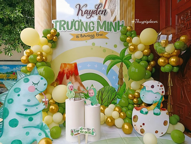 trang trí tiệc sinh nhật bé trai chủ đề loài động vật khủng long