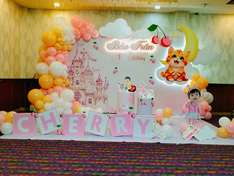 trang trí sinh nhật bé Cherry
