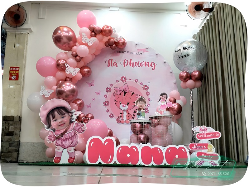 mẫu backdrop trang trí sinh nhật cho bé gái tại nhà hàng