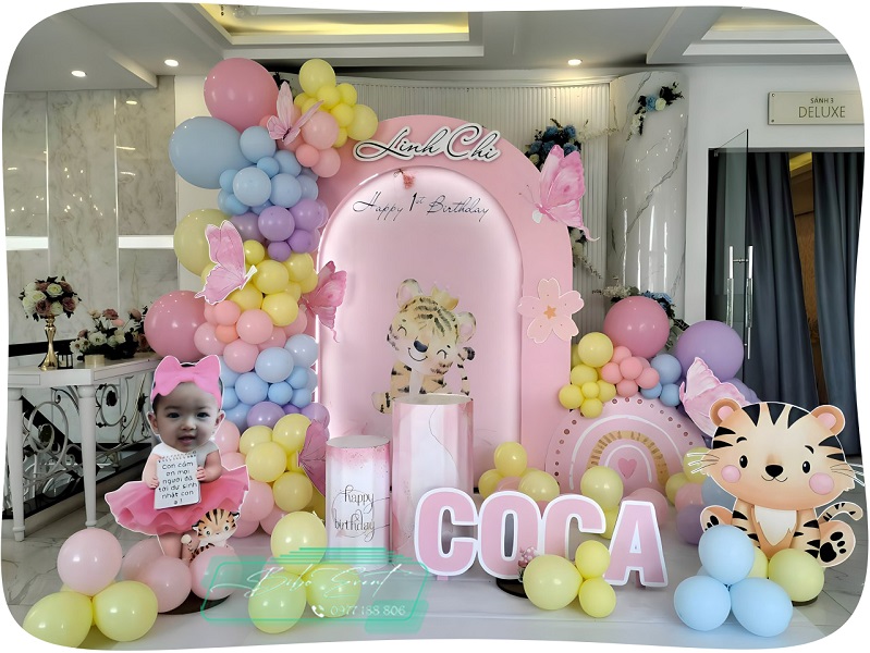 mẫu trang trí sinh nhật cho bé gái theo backdrop 3d