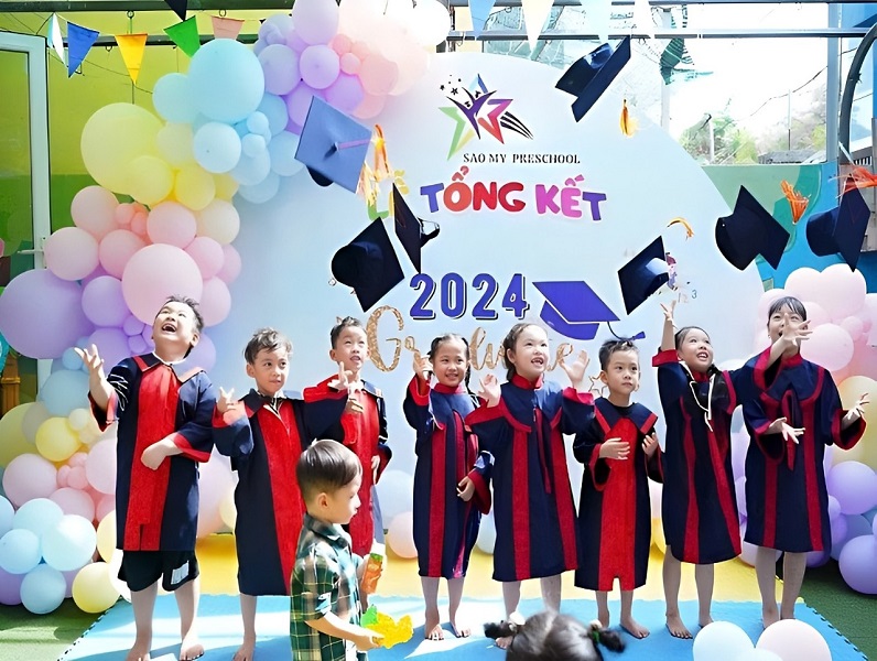 trang trí lễ tổng kết cuối năm