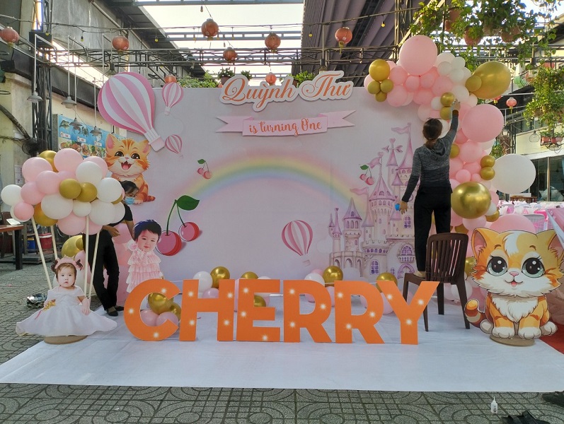 trang trí sinh nhật bé cherry