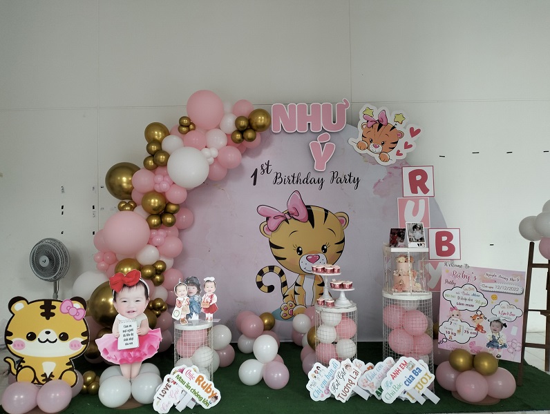 trang trí sinh nhật bé gái tuổi hổ