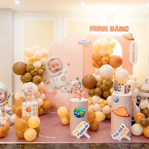 trang trí sinh nhật bé minh đăng chủ đề phi hành gia