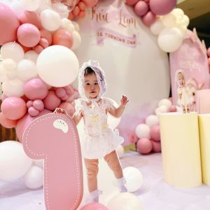 Trang trí sinh nhật 1 tuổi Trúc Lam sinh nhật đầu tiên của bé