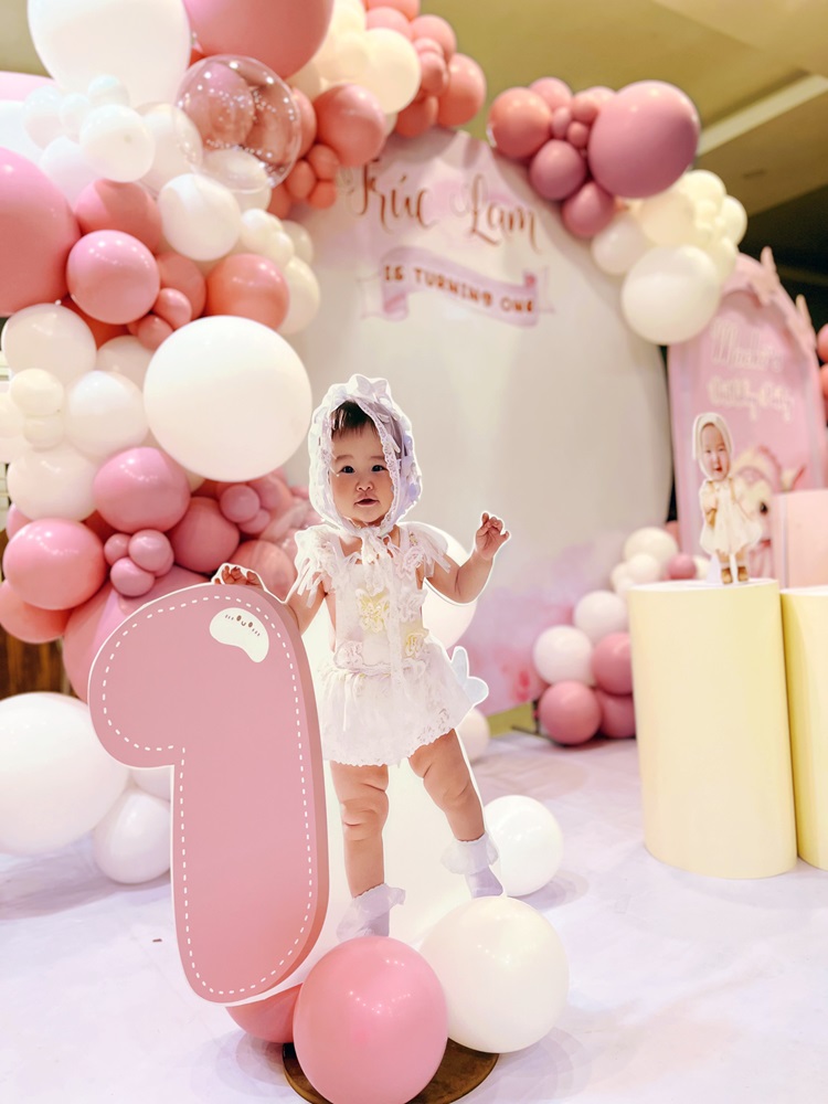 sinh nhật đầu tiên của bé sinh nhật đầu tiên của bé