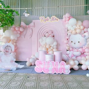 trang trí backdrop sinh nhật bé gái Nghi Vân